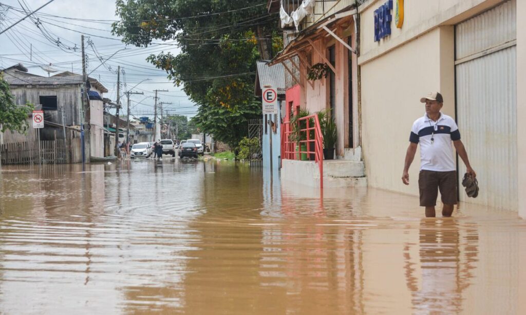 Rio Branco enfrenta mais chuvas fortes com milhares desabrigados