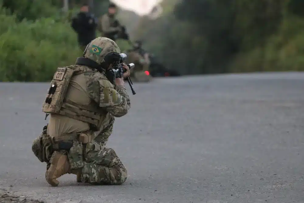 Policial federal é morto durante confronto em operação contra organização criminosa em Salvador