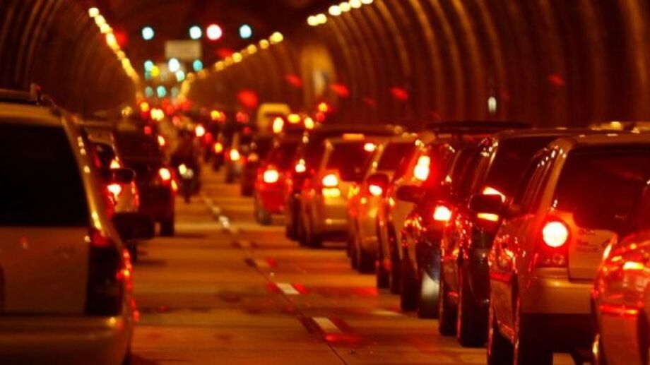 Motoristas enfrentam congestionamento na rodovia dos Imigrantes