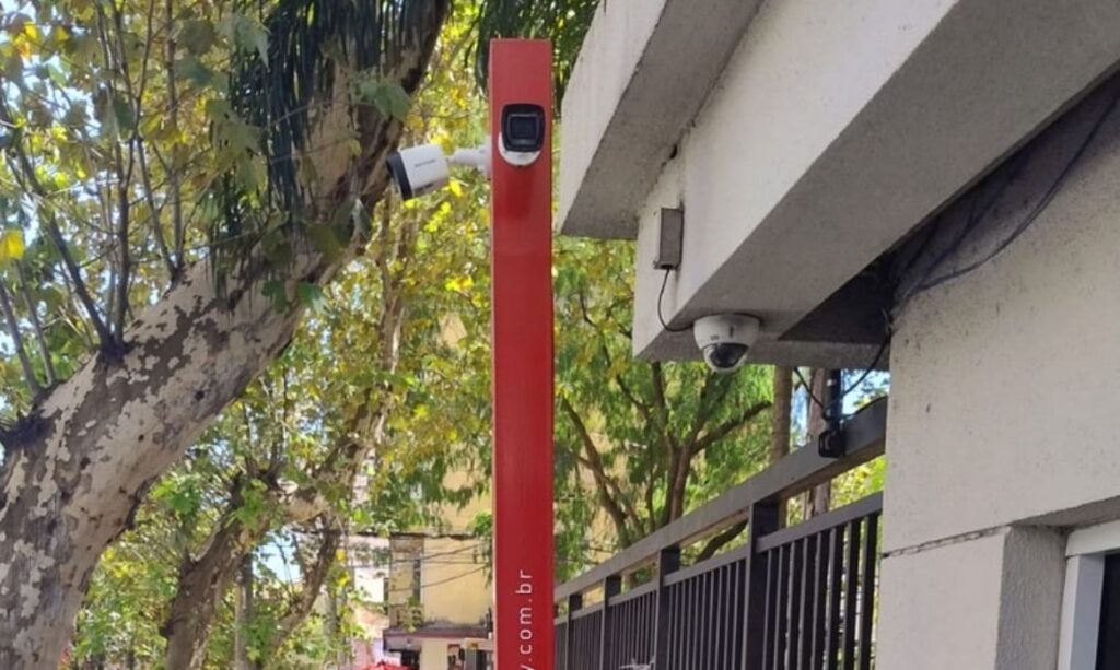Postes inteligentes ganham as ruas para intensificar a segurança
