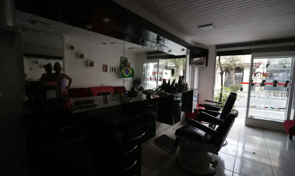 Apagão: 70 Mil imóveis ficam sem luz após temporal em São Paulo