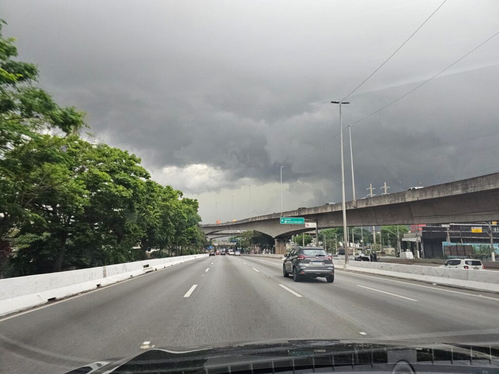Chuva coloca cidade de São Paulo em estado de atenção para alagamentos