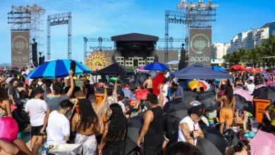 Fãs de Lady Gaga acampam nas areias de Copacabana para garantir lugar no megashow gratuito