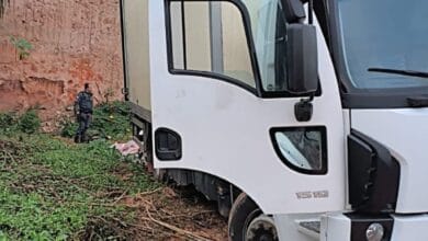 PM intercepta caminhão com R$ 75 mil em carne roubada na zona sul da capital