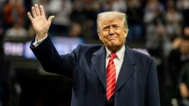 Trump anuncia conversas com Putin e Zelensky para negociar cessar-fogo na Ucrânia