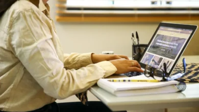 Trabalho remoto global enfrenta condições precárias, aponta estudo da Universidade de Oxford