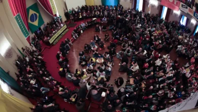 Ato na USP reúne sociedade civil em defesa da soberania nacional diante do tarifaço dos EUA