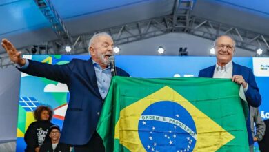 Lula compara Bolsonaro a “traidor de Tiradentes” em discurso sobre tarifações com os EUA