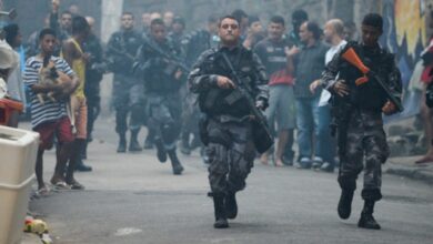 Confronto entre facções e polícia no Rio deixa 64 mortos e fecha vias na capital