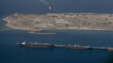 Reabertura do Estreito de Ormuz derruba preço do petróleo e alivia mercado global