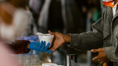 Prefeitura reforça atendimento a pessoas em situação de rua durante noites frias em São Paulo