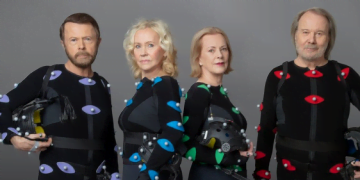 Integrantes do ABBA em ensaio de fotos para o novo álbum