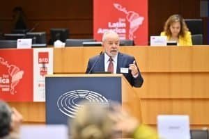 Lula durante discurso no Parlamento Europeu