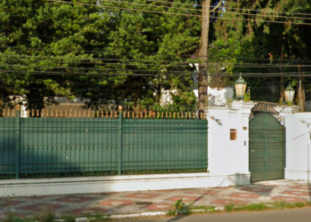 Portão de entrada do consulado da Rússia em São Paulo.