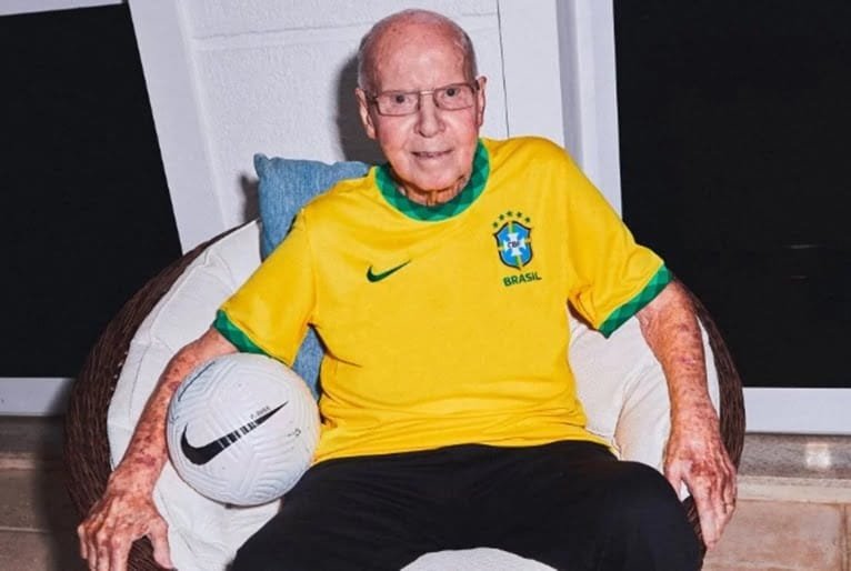 Ídolo do futebol brasileiro, Mário Zagallo é internado no Rio de Janeiro