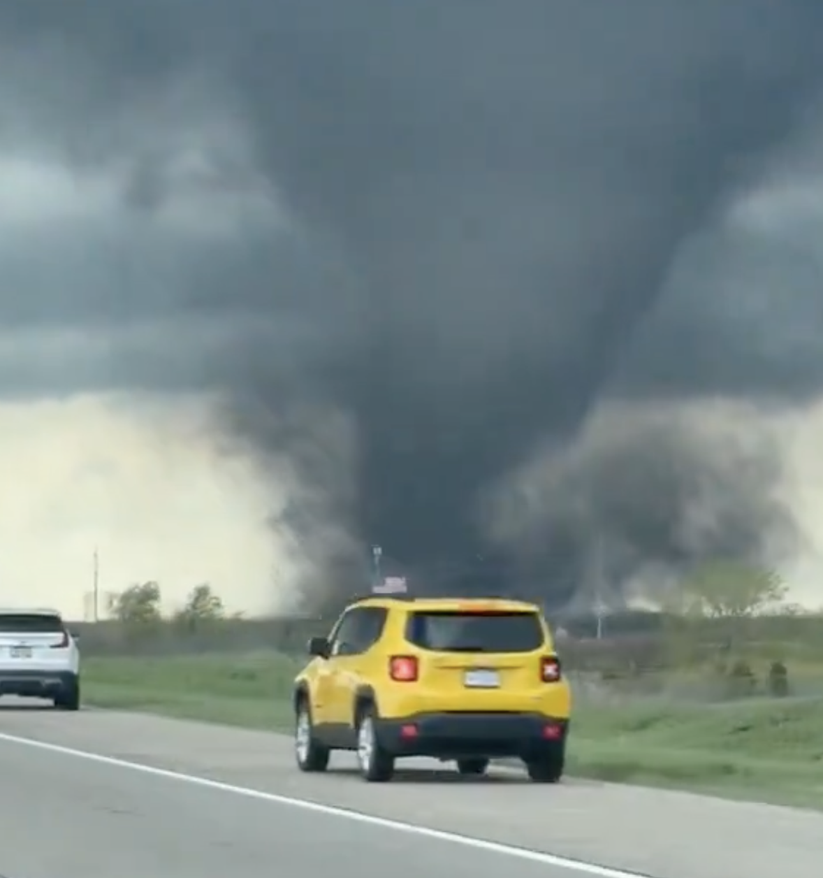 Tornados provocam destruição e mortes nos Estados Unidos; veja vídeos