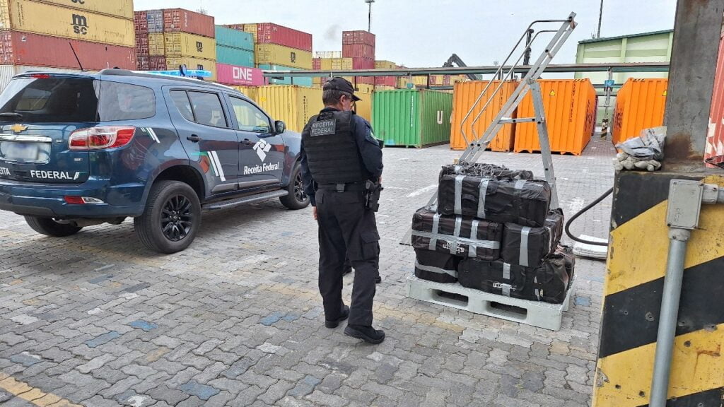 Receita Federal intercepta 380kg de cocaína no Porto de Santos