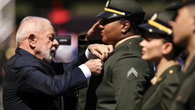 Lula homenageia atletas olímpicos com Medalha do Exército no Dia do Soldado
