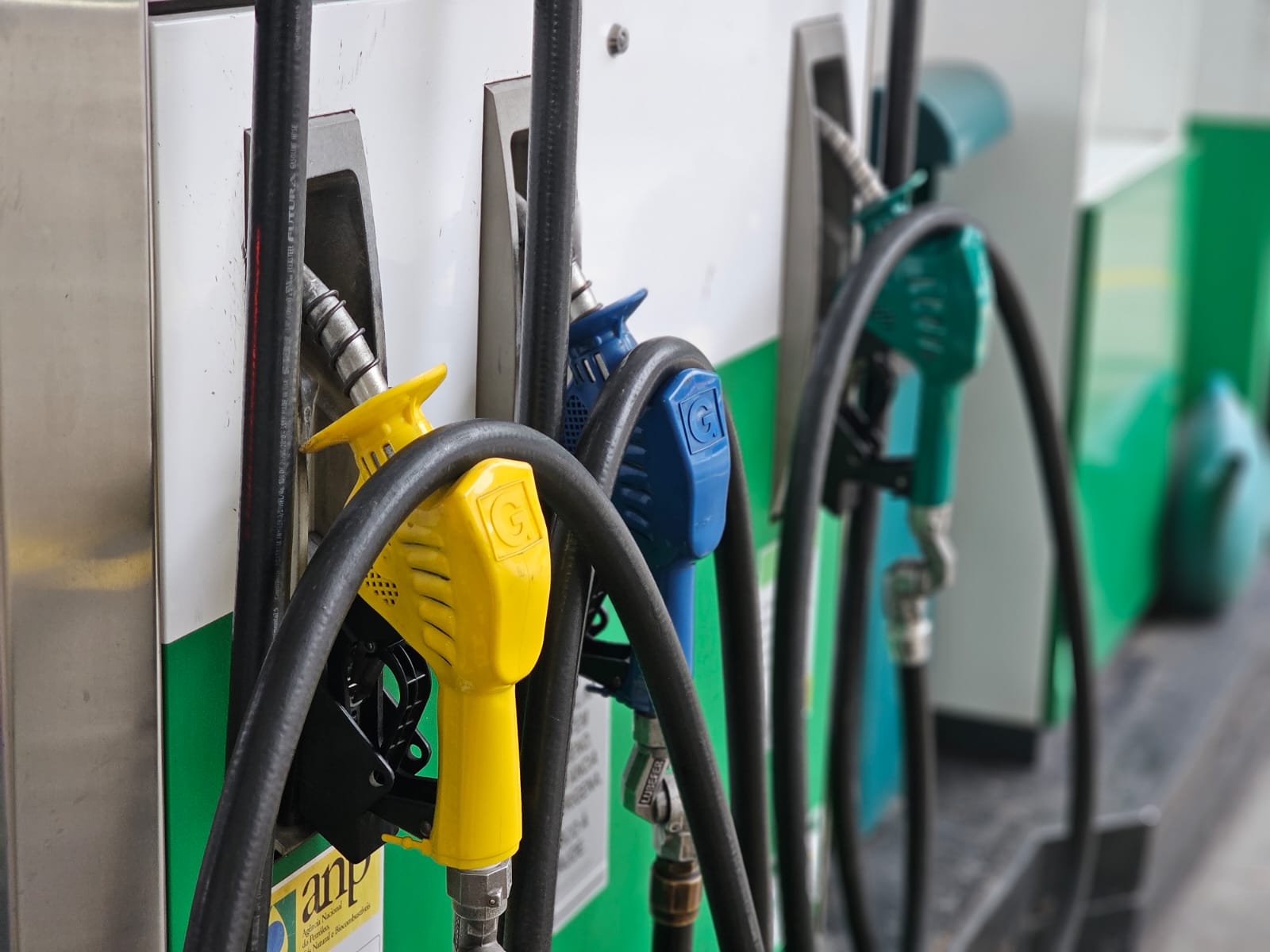 Gasolina sobe R$ 0,10 e diesel R$ 0,06 a partir de fevereiro