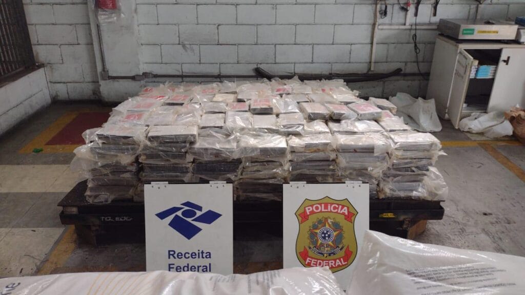 Receita Federal intercepta 664 kg de cocaína no Porto de Santos escondidos em carga industrial