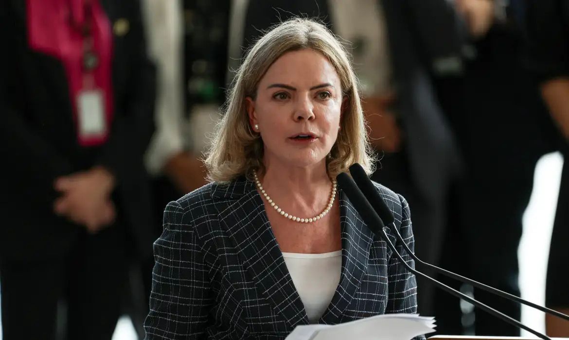 Gleisi Hoffmann anuncia voto do governo contra PL da Dosimetria e chama projeto de “grave retrocesso”