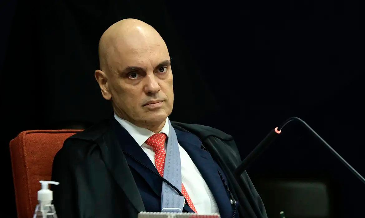 Moraes nega priso domiciliar e libera Bolsonaro para hospital