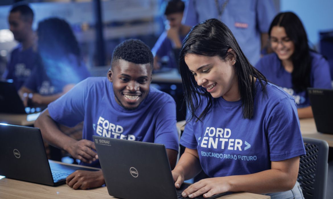Programa Ford oferece 160 vagas gratuitas em cursos de tecnologia em São Paulo e Bahia