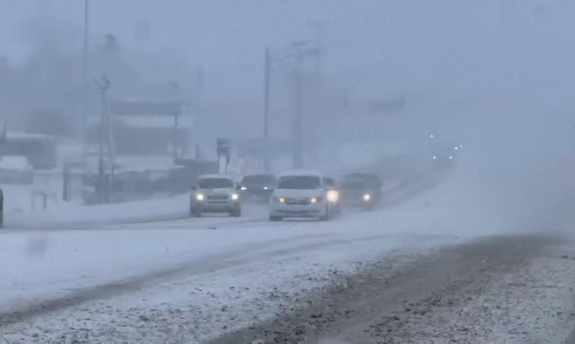 Tempestade de neve deixa 11 mortos e paralisa cidades nos Estados Unidos