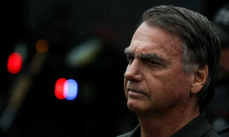 Bolsonaro é ouvido na cadeia por chamar Lula de “cachaça” e associar presidente ao tráfico
