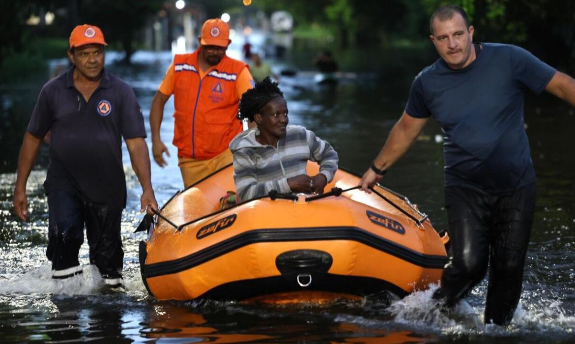 Governo de SP reforça ajuda humanitária em Peruíbe após chuvas que deixaram 231 desabrigados