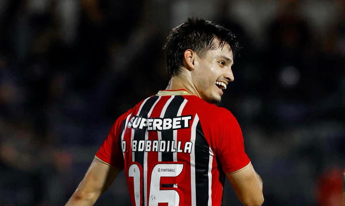 São Paulo vence Bragantino fora de casa e garante vaga na semifinal do Paulista