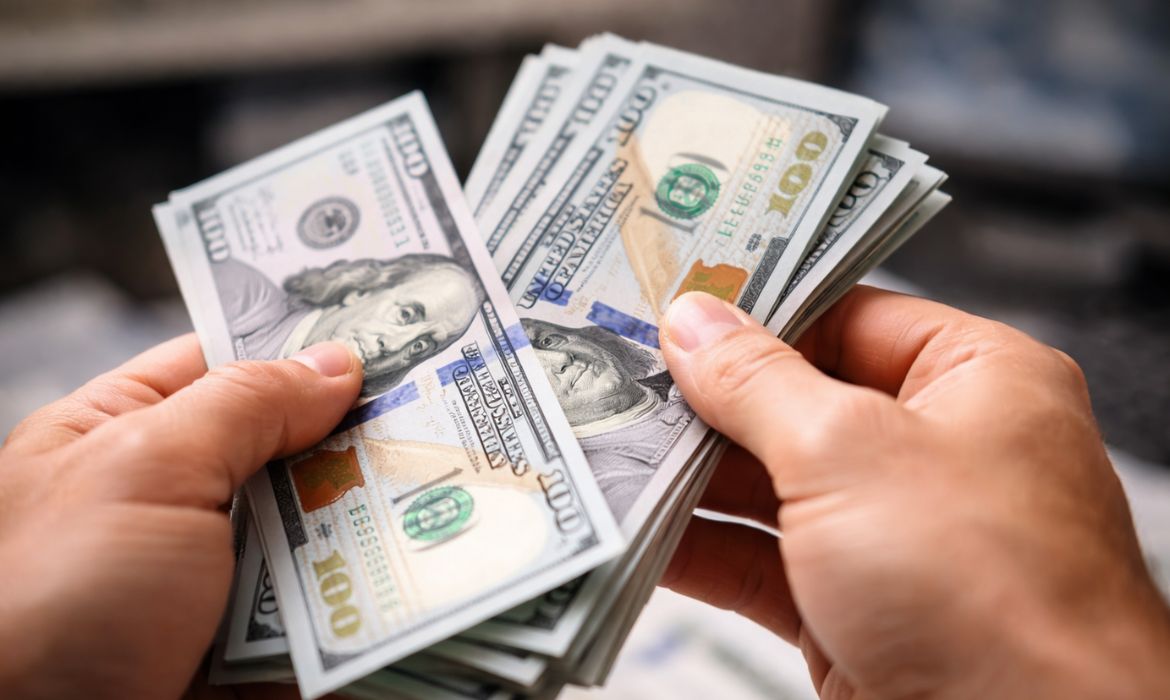 Dólar cai e bolsa sobe após sinal de redução de tensões no Oriente Médio