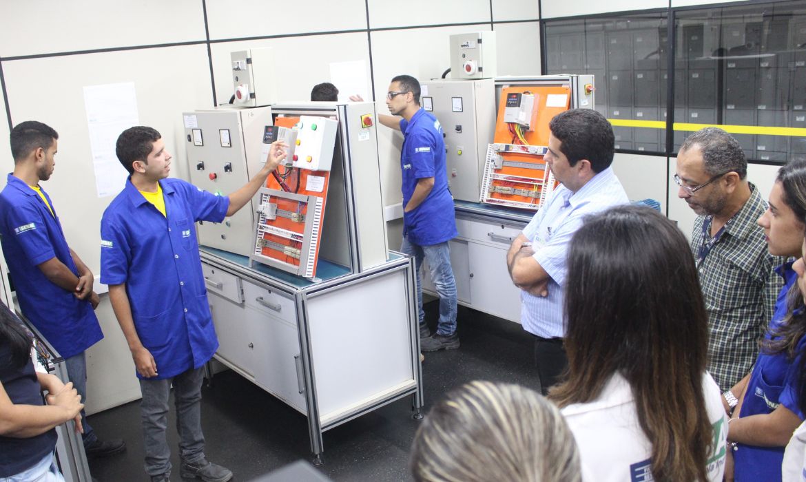 Enel abre inscrições para curso gratuito de eletricista em São Paulo