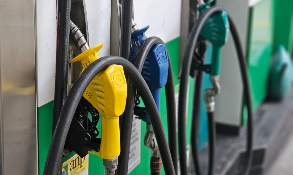 Petrobras diz que operações seguem seguras, mas mercado vê possível alta nos preços dos combustíveis