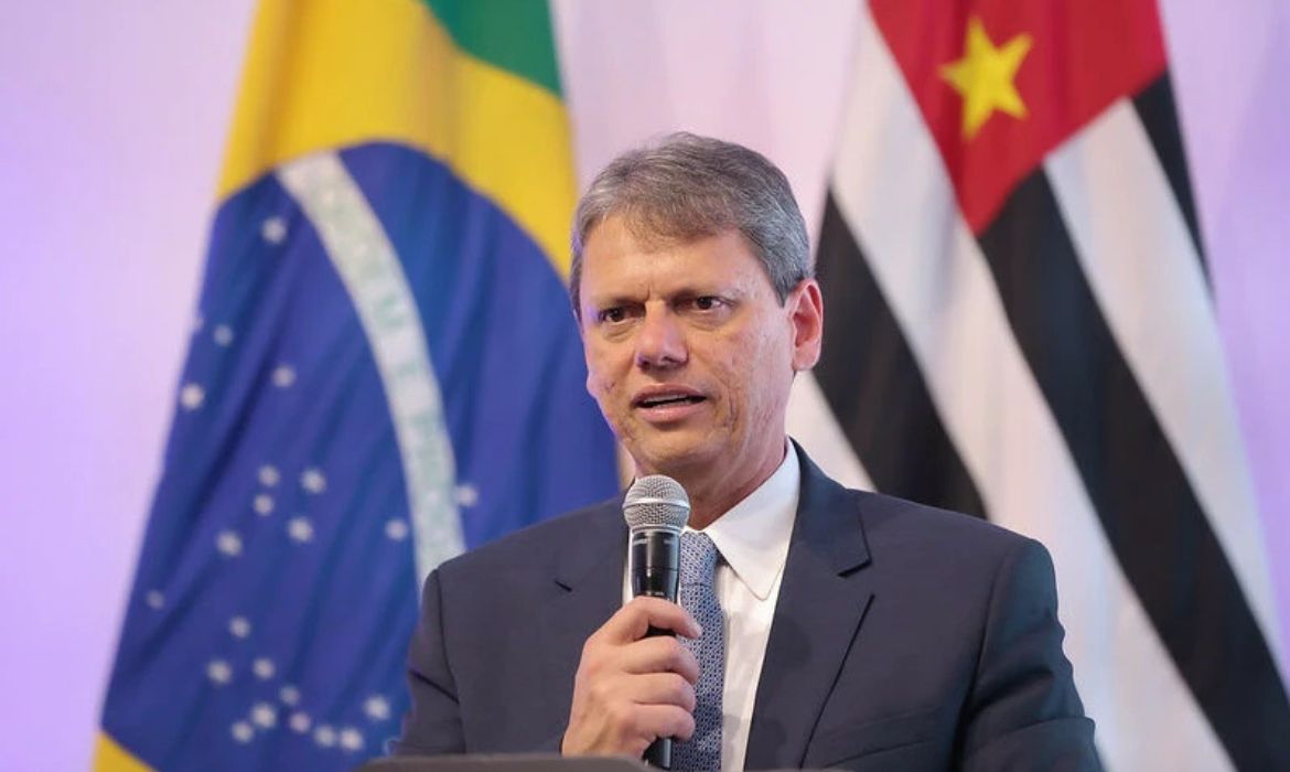 Tarcísio de Freitas extingue mais de 67 mil cargos e reforça plano de modernização do Estado