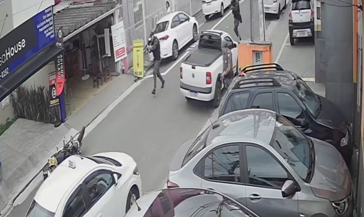 Tentativa de roubo perto do consulado dos EUA termina com criminoso baleado na Zona Sul de SP