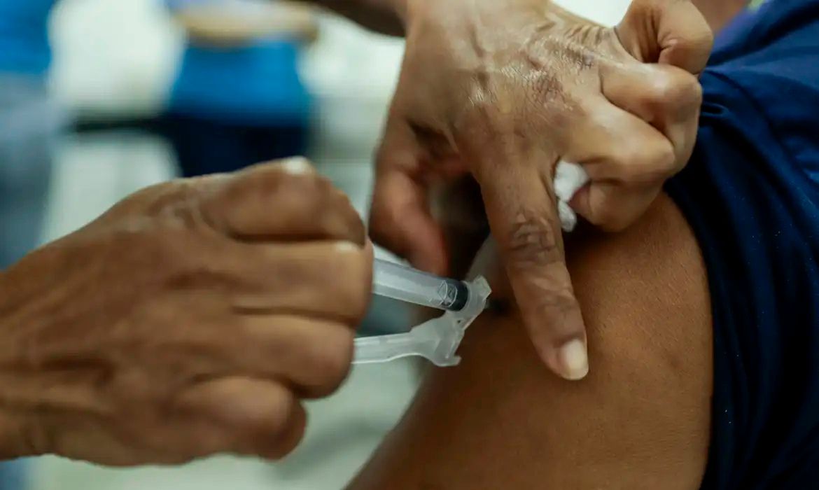 Casos de influenza A crescem no Brasil e colocam estados em alerta, aponta Fiocruz