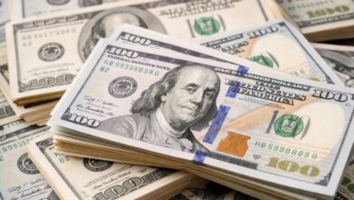 Dólar fecha abaixo de R$ 5 após dois anos e Ibovespa atinge recorde histórico