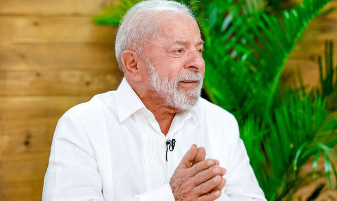 Lula diz que governo atua para evitar impacto da guerra no preço dos alimentos e combustíveis