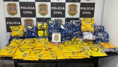 Polícia Civil apreende mais de 50 mil figurinhas falsificadas da Copa do Mundo em São Paulo