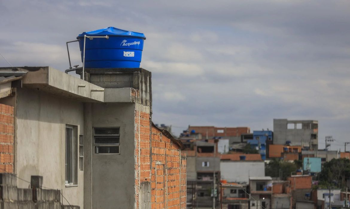 Sabesp vai instalar caixas d'água gratuitas para famílias de baixa renda em São Paulo; veja quem pode solicitar